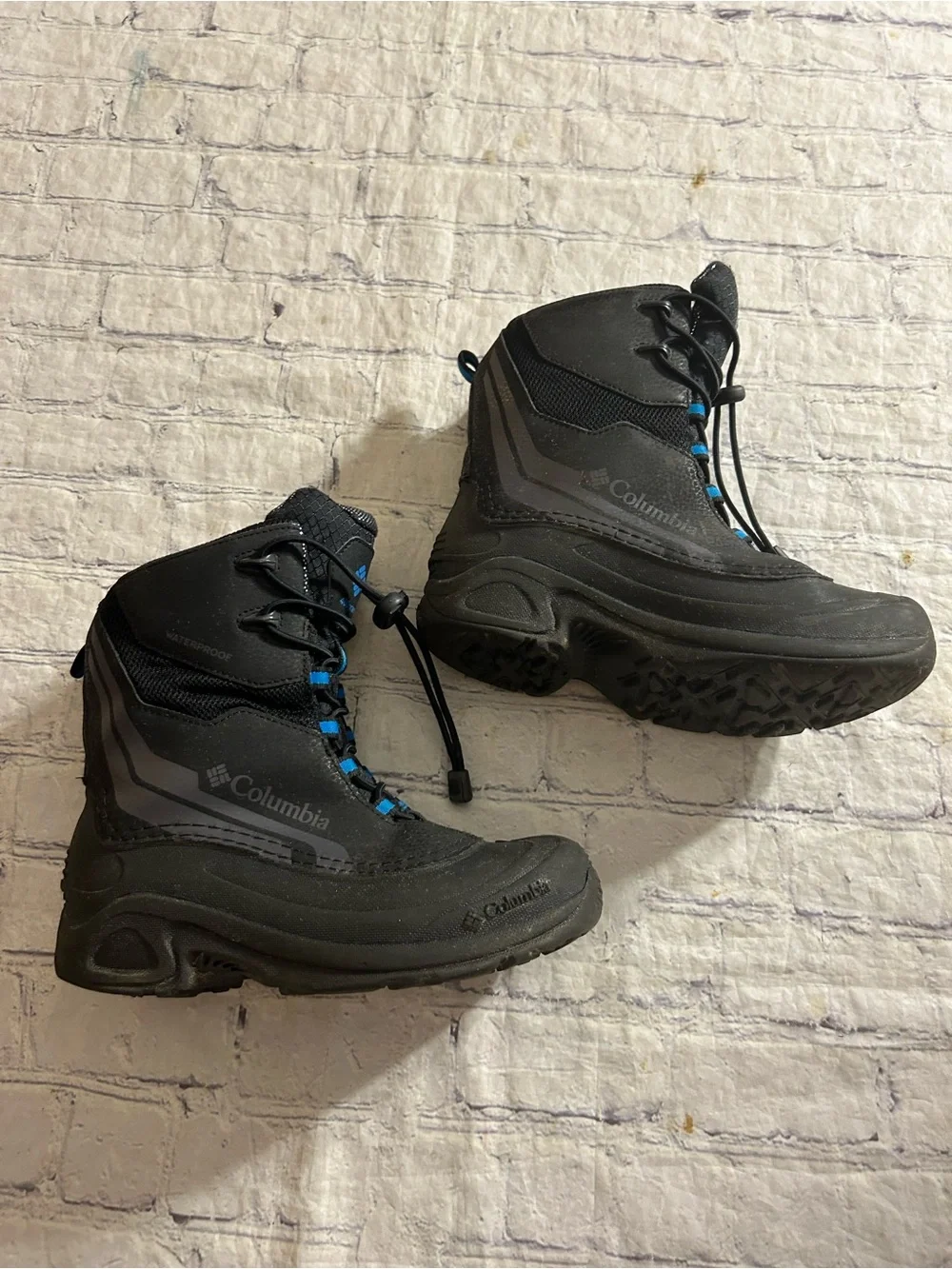 COLUMBIA YOUTH BUGABOOT PLUS IV OMNI-HEAT WINTER BOOTS BLACK & BLUE SIZE 4